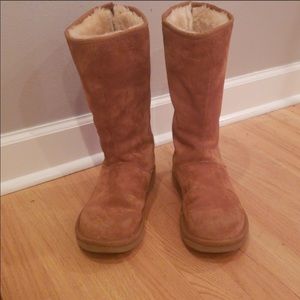 Ugg Tall with zipper